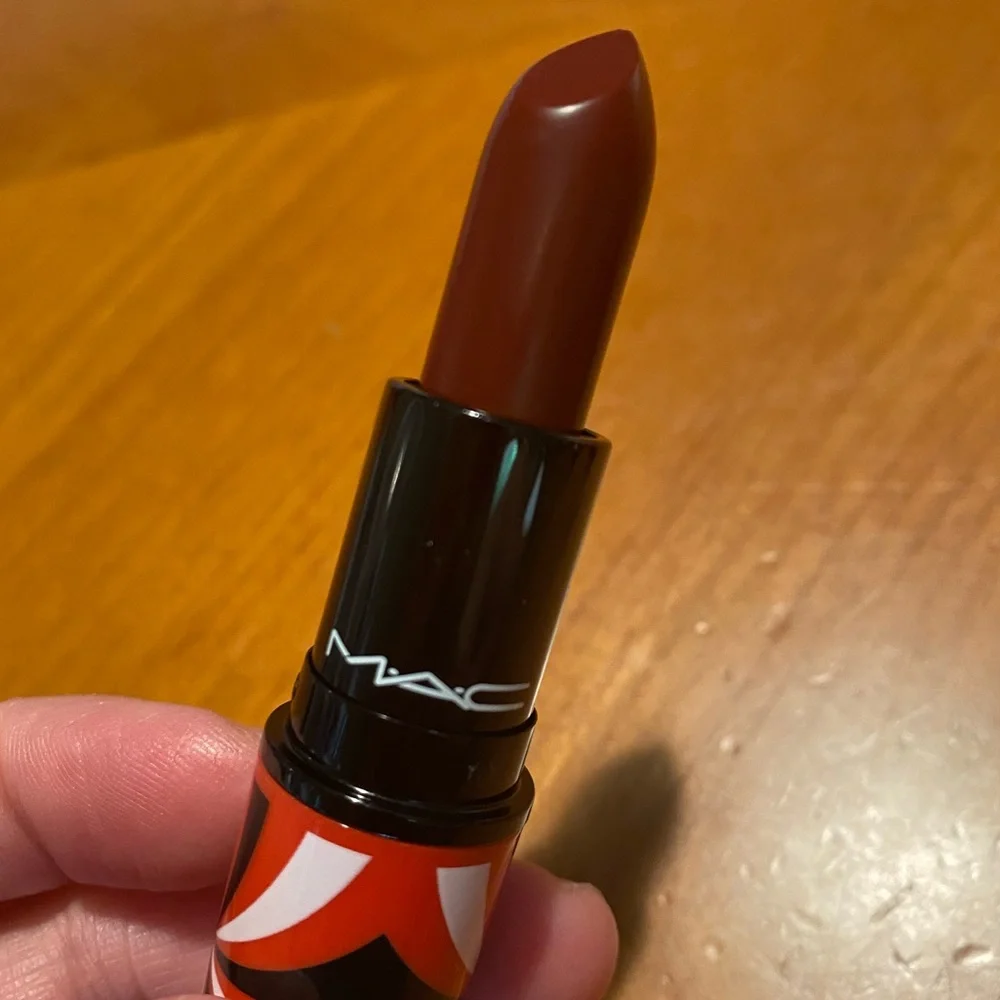 MAC Matte Lipstick Magic Charmer